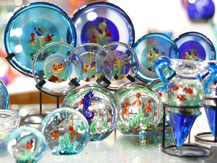 Cimarosto Dimitri Aquarium with octopus Disc on metal stand Necklaces Cimarosto Dimitri Aquarium with octopus Disc on metal stand Necklaces